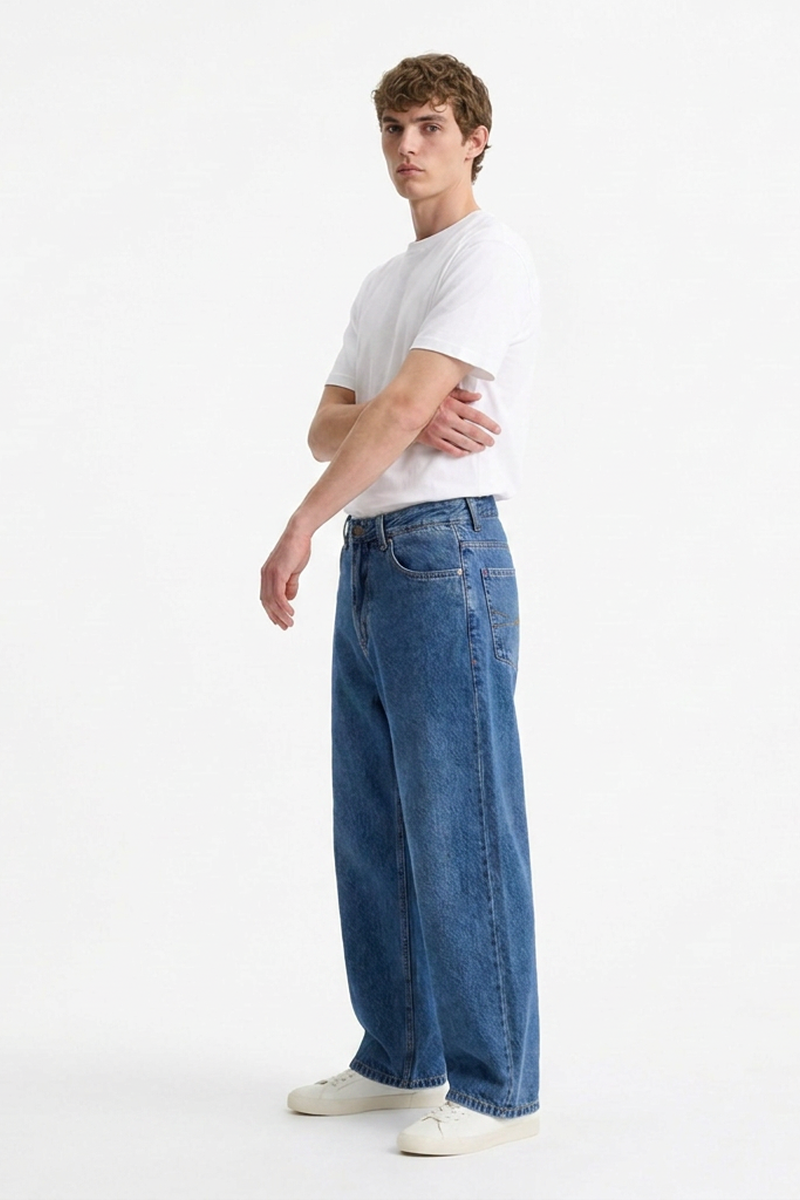 Men's Classic Mid Blue Straight-Leg Jeans